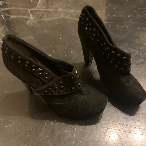 Kenneth Cole Reaction Suede Ankle Booties - Picture 1 of 4